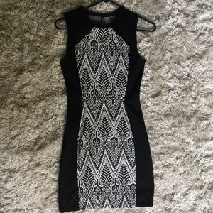Black/White stretchy fitted dress
